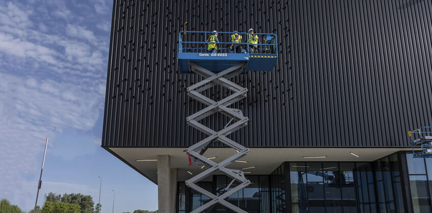 Advantages of Dual-Zone Operation on Genie Scissor Lifts