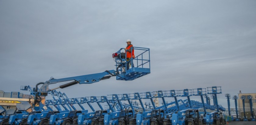 https://www.genielift.com/images/default-source/aerial-pros-featured-thumbnails/featured-image--mewp.jpg?sfvrsn=575b14d8_9