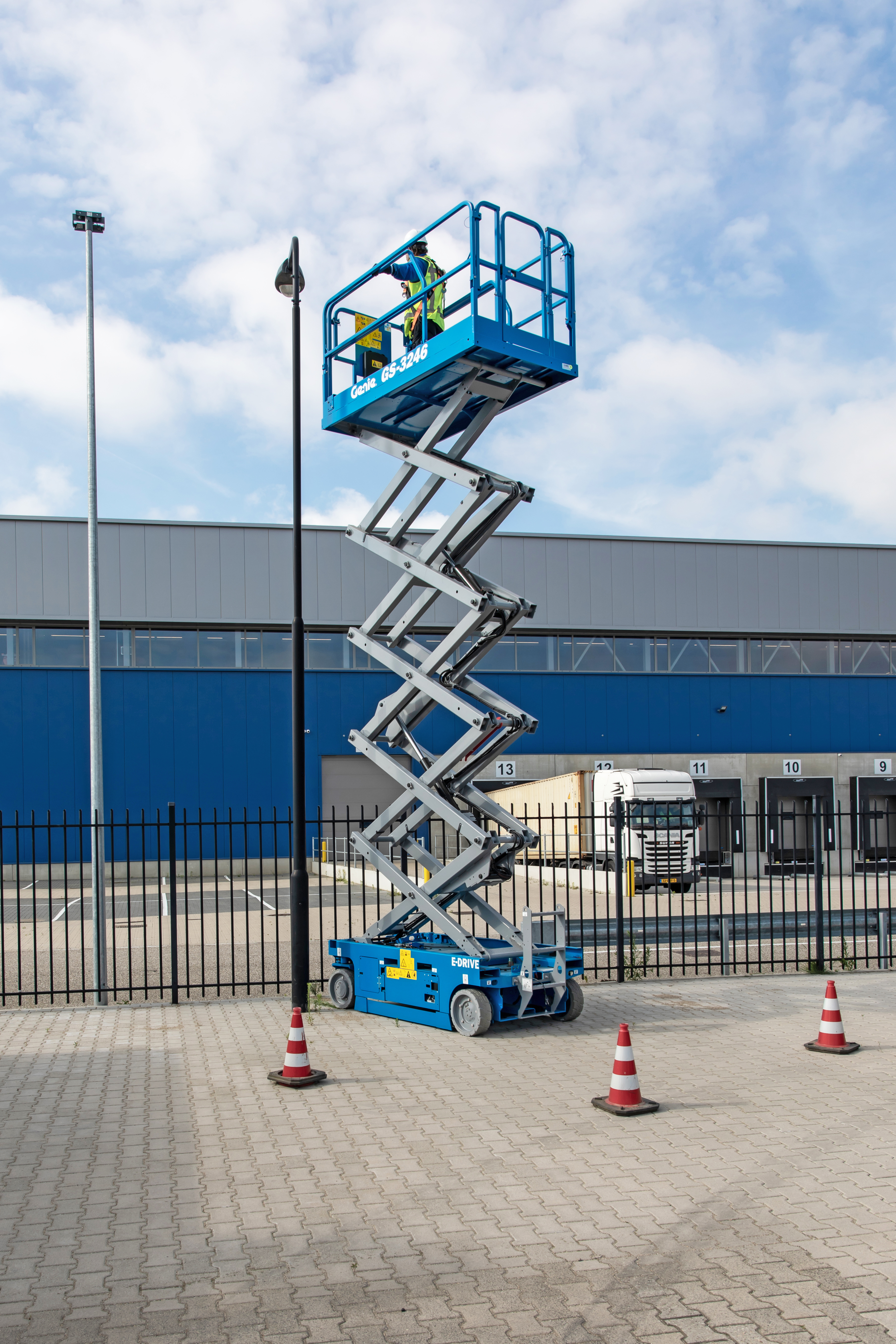 Genie® GS™-3246 E-Drive Scissor Lift
