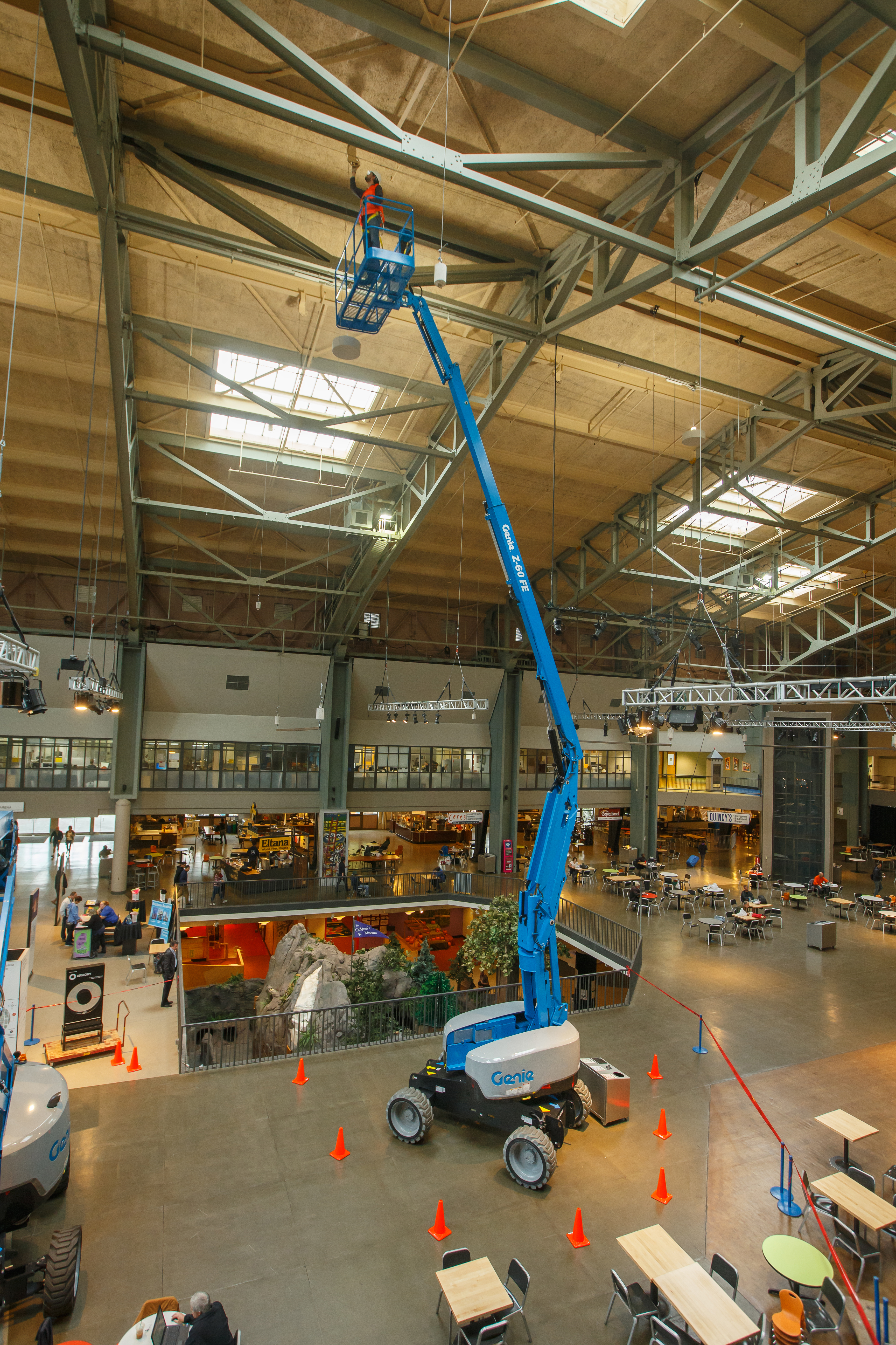 Genie® Z®-60/37 DC & FE Articulated Boom Lift