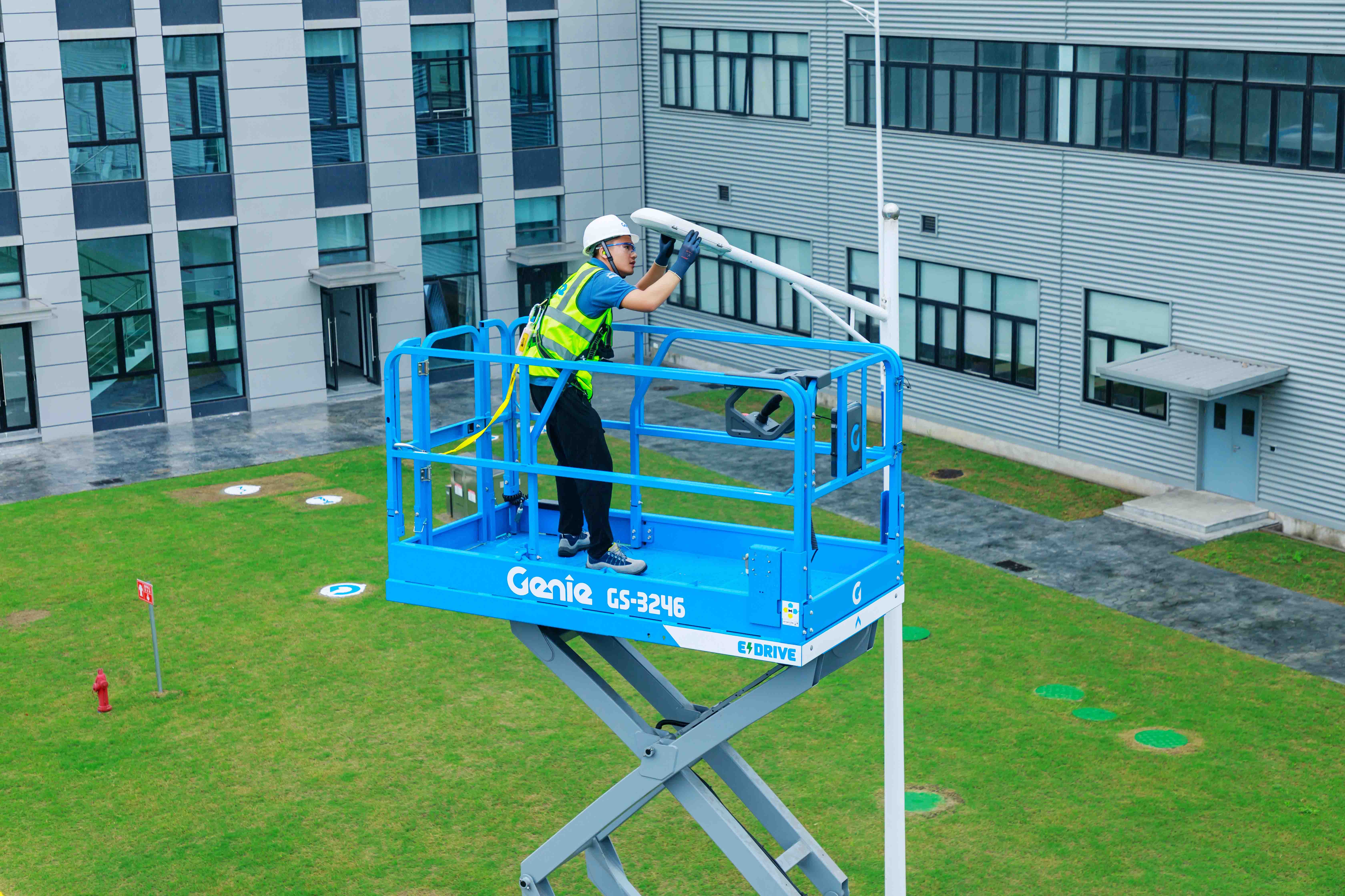 Genie® GS™-3246 Scissor Lift