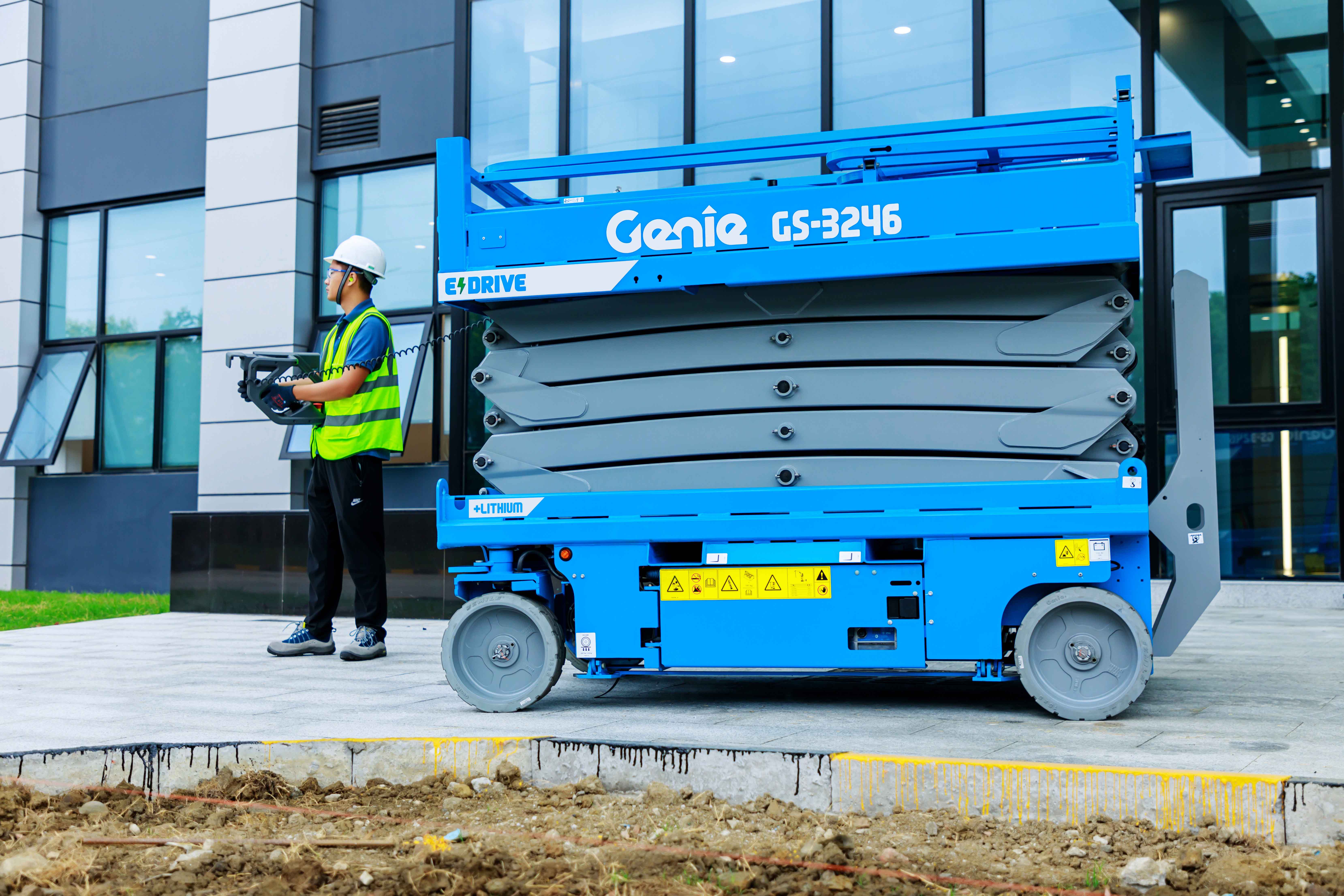 Genie® GS™-3246 Scissor Lift