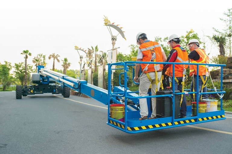 Genie SX-105 XC telescopic boom lift