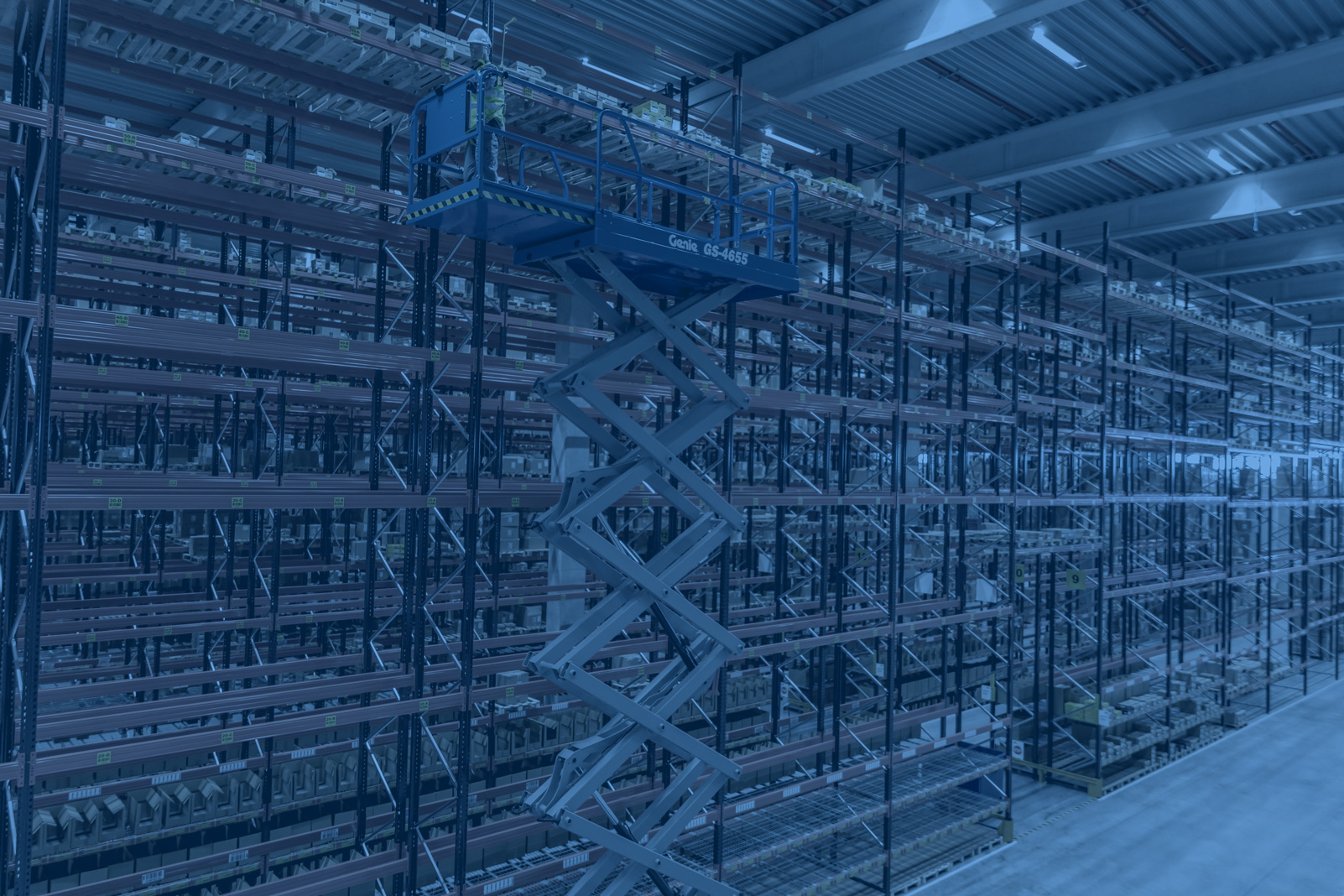 Optimized reach in endless aisles for warehouses